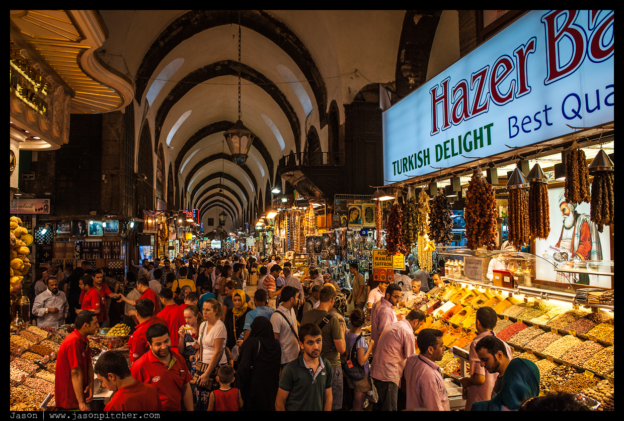 Spicy! The Mısır Çarşısı, Spice Bazaar in Istanbul